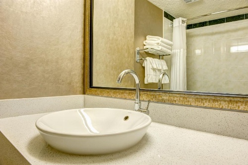 Radisson Hotel & Suites Fort Mcmurray image 7
