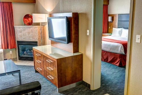 Radisson Hotel & Suites Fort Mcmurray image 9